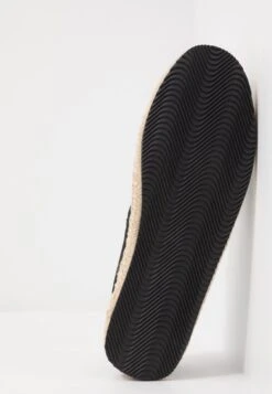 Pier One RENA ESPADRILLE UNISEX - Espadryle - Black 14 Pier One RENA ESPADRILLE UNISEX - Espadryle - Black -Dyskont Obuwniczy 1eb50808d4584488a60ebfcbb93affb1