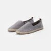 Pier One RENA ESPADRILLE UNISEX - Espadryle - Light Grey 2 Pier One RENA ESPADRILLE UNISEX - Espadryle - Light Grey -Dyskont Obuwniczy 2ab992096dd84732ab93b6d34e6f275e