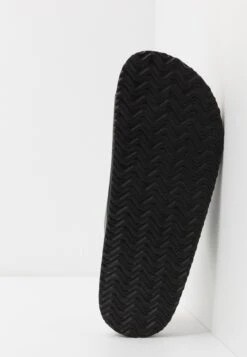 Pier One UNISEX - Kapcie - Black -Dyskont Obuwniczy 4a735c24e60449a29969a0148d036b07