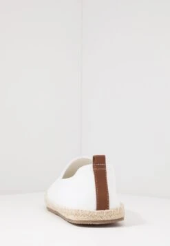 Pier One RENA ESPADRILLE UNISEX - Espadryle - White 9 Pier One RENA ESPADRILLE UNISEX - Espadryle - White -Dyskont Obuwniczy 4f1c7dae0cbb47efaca02a71fb79d125