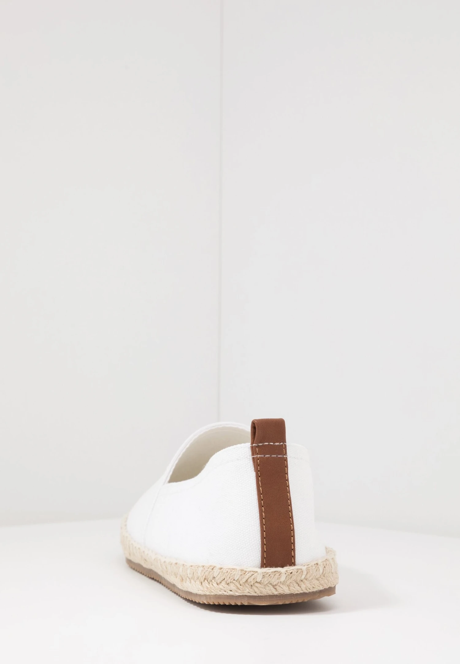 Pier One RENA ESPADRILLE UNISEX - Espadryle - White 5 Pier One RENA ESPADRILLE UNISEX - Espadryle - White - obrazek 3