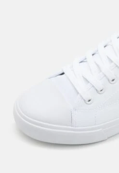 Pier One UNISEX - Sneakersy Niskie - White -Dyskont Obuwniczy 5dbd9684303a42eda941635bc0da6893
