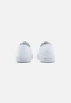 Pier One UNISEX - Sneakersy Niskie - White -Dyskont Obuwniczy 68b711ddaecd4cfaacd471e0905628b6