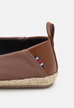 Pier One UNISEX - Espadryle - Brown -Dyskont Obuwniczy 9a52ce945a2849ed8945c8f267c0bb52