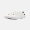 Pier One UNISEX - Sneakersy Niskie - White 1 Pier One UNISEX - Sneakersy Niskie - White -Dyskont Obuwniczy bceaeb517011491f8c2539b7648a3f5f