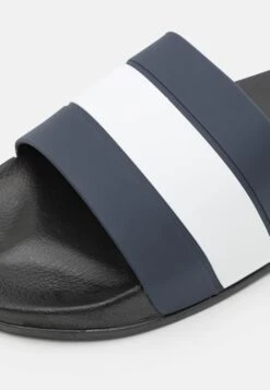 Pier One Klapki - Dark Blue/white -Dyskont Obuwniczy fca2b97369364691b5a9f753ac3a49a5